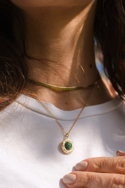 COLLANA MEDAGLIONE CON PIETRA