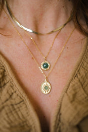 COLLANA MEDAGLIONE CON PIETRA