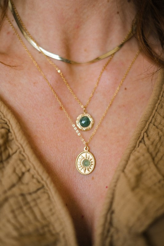 COLLANA MEDAGLIONE CON PIETRA
