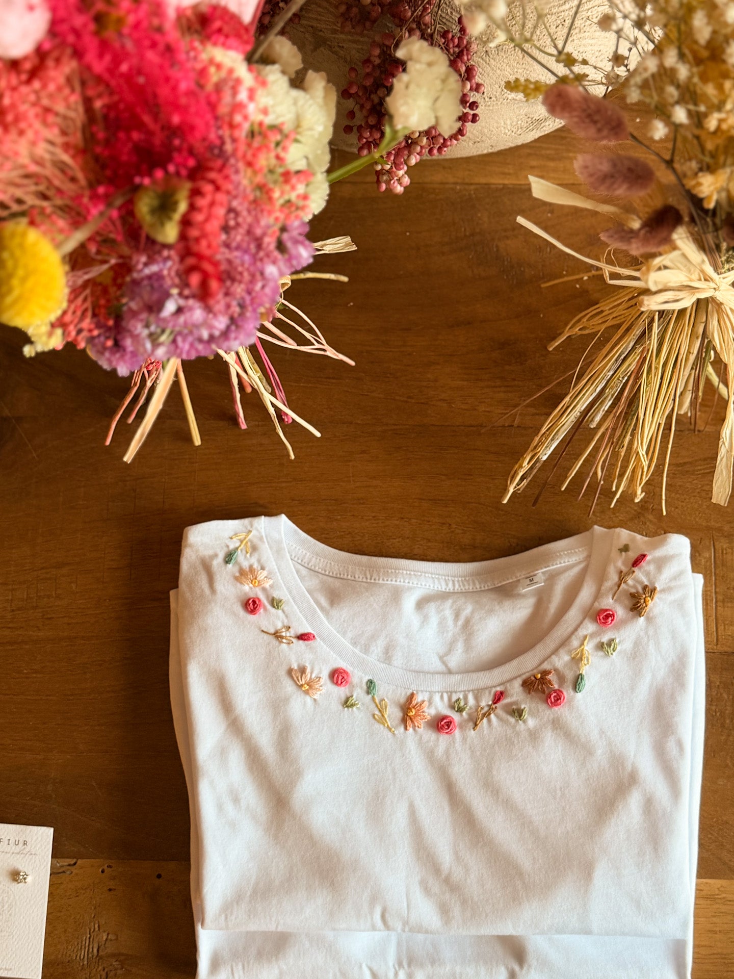 T-SHIRT RICAMI CORONCINA FRAGOLA