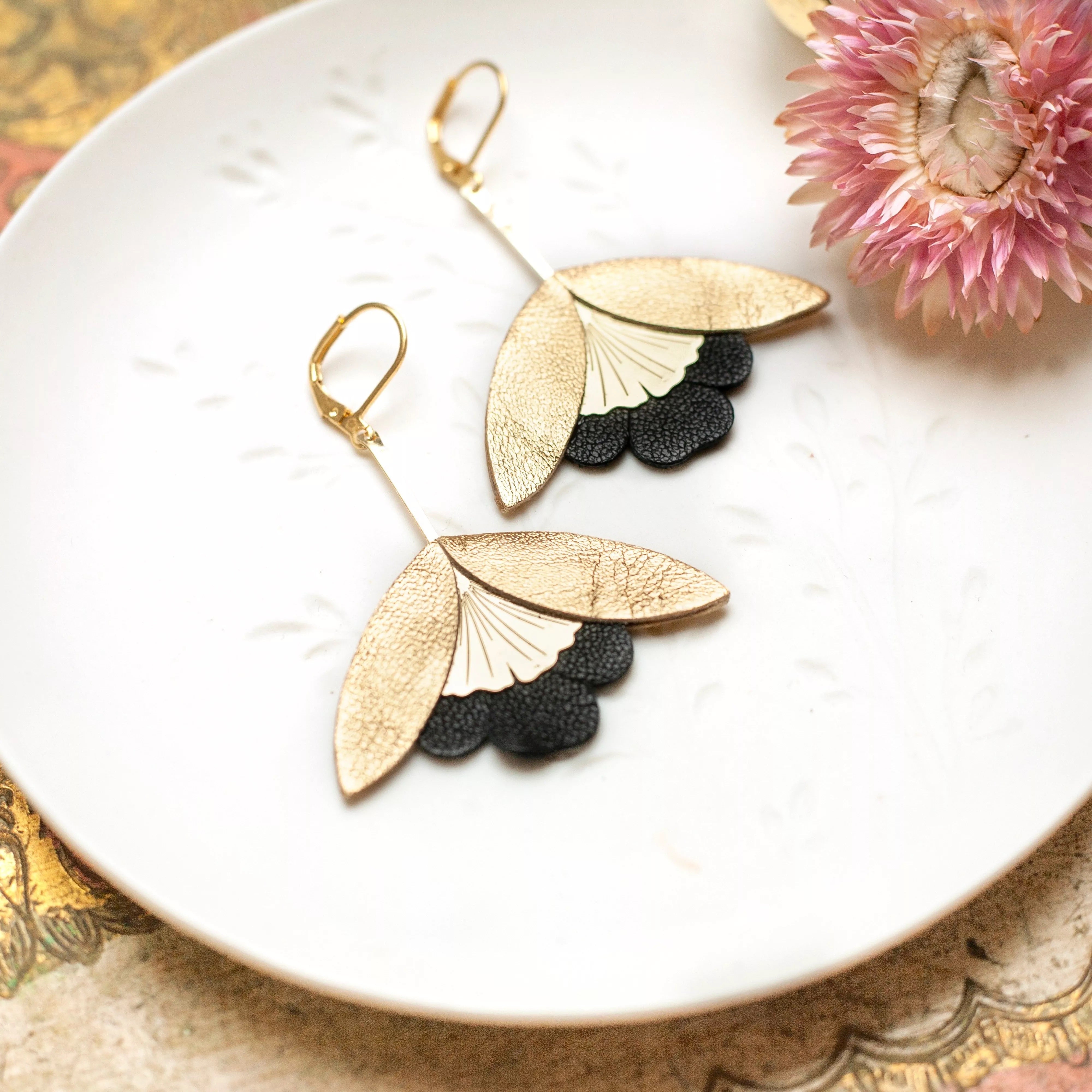 ORECCHINI FLEUR DE GINKO NERO ORO