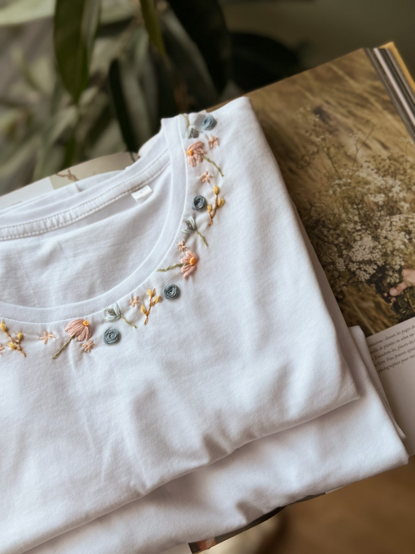 T-SHIRT RICAMI CORONCINA BLUETTE