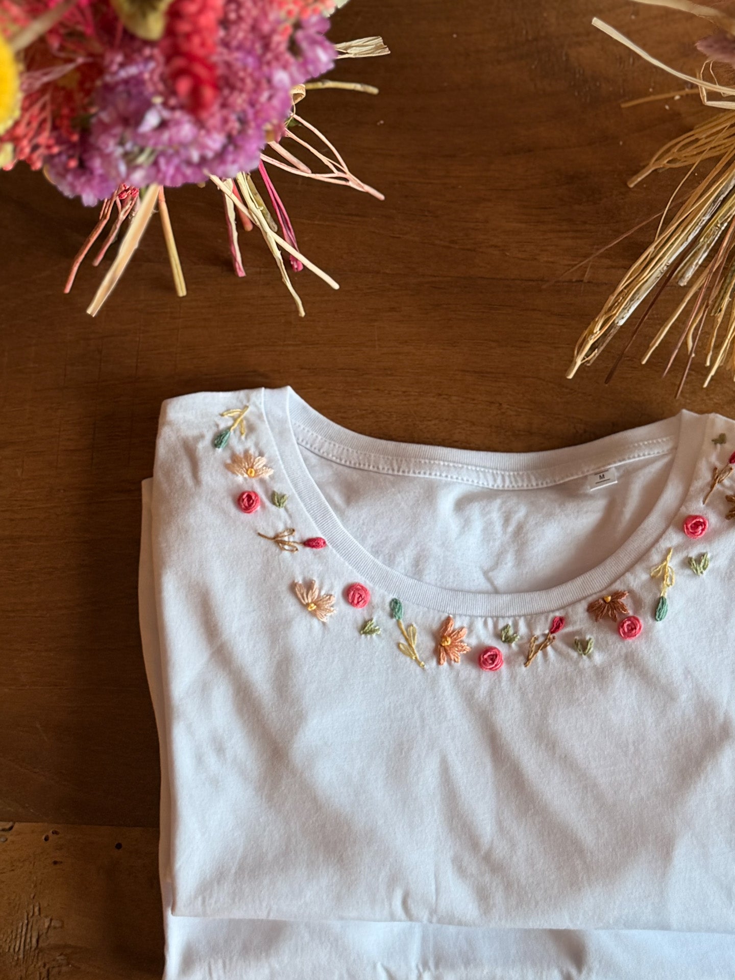T-SHIRT RICAMI CORONCINA FRAGOLA