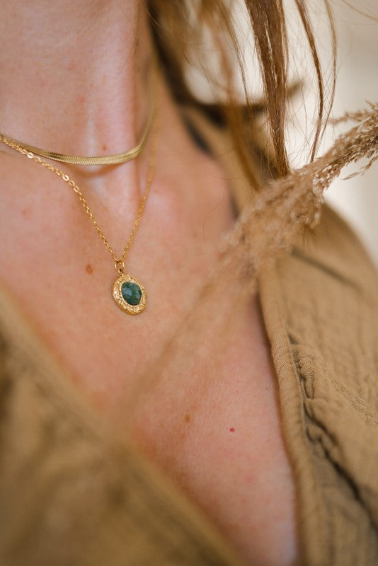 COLLANA MEDAGLIONE CON PIETRA
