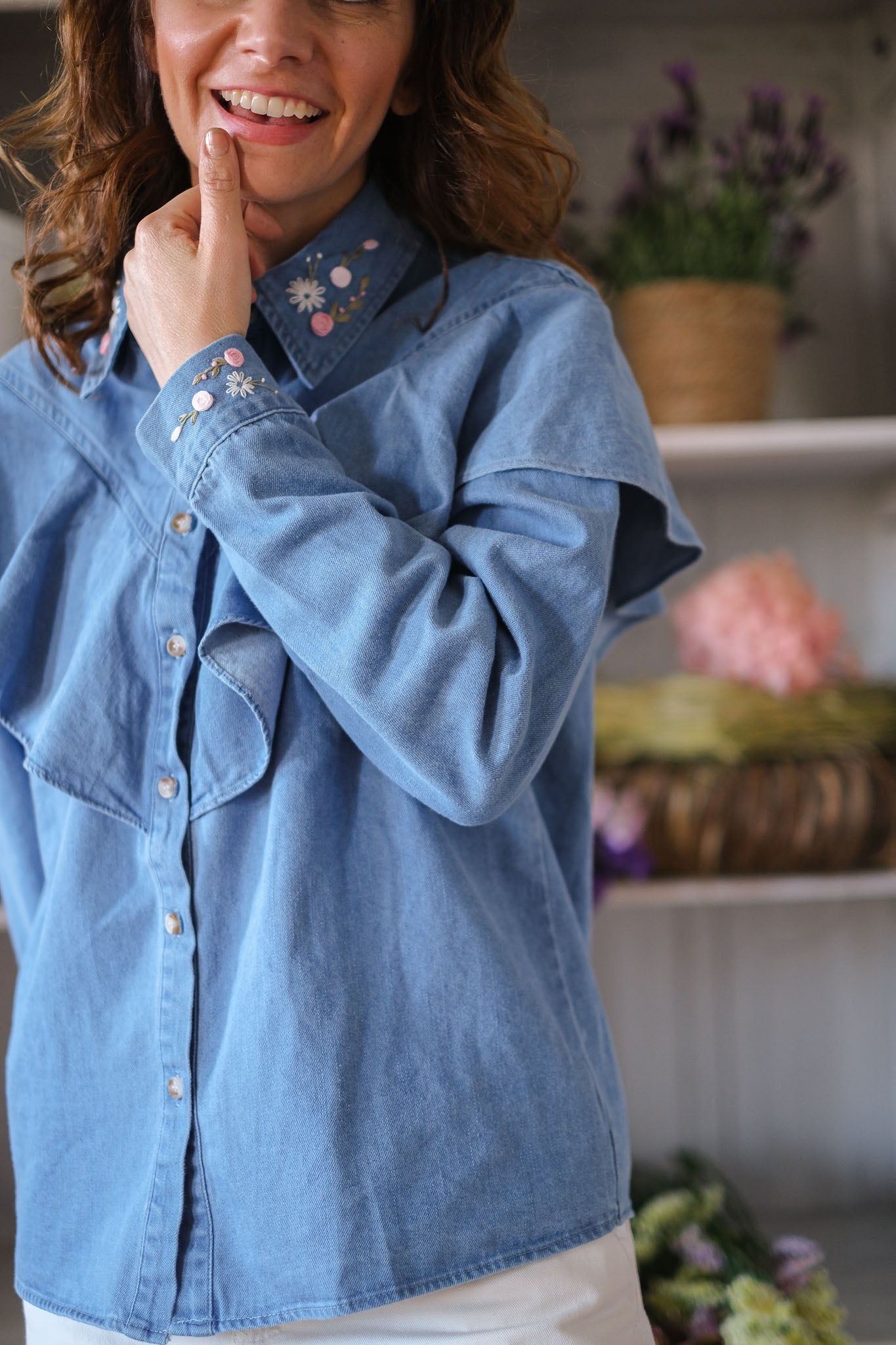 CAMICIA JEANS RICAMI ROSA
