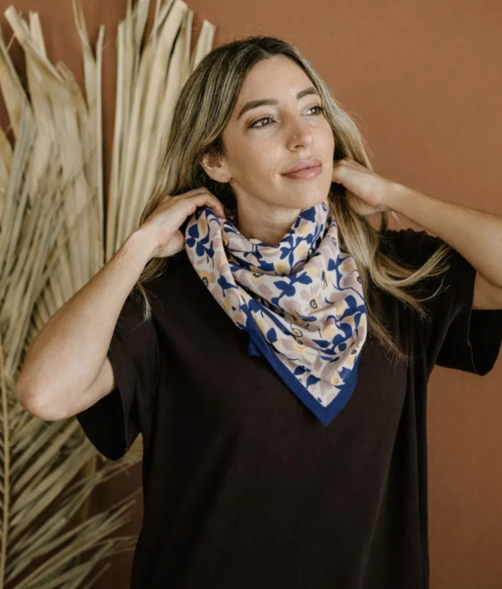 foulard_amelia_blue.webp
