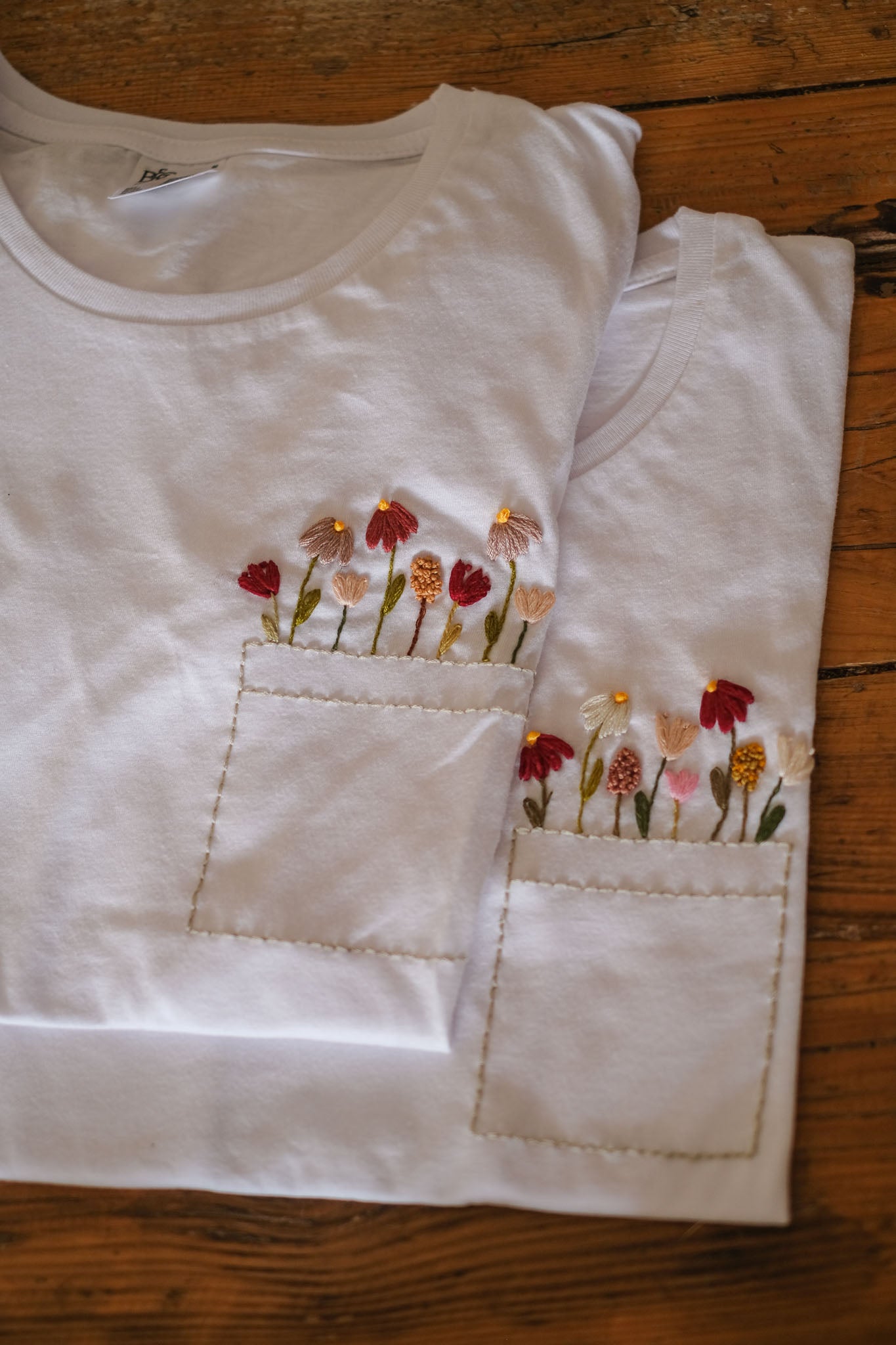 T-SHIRT RICAMI TASCHINO SALVIA