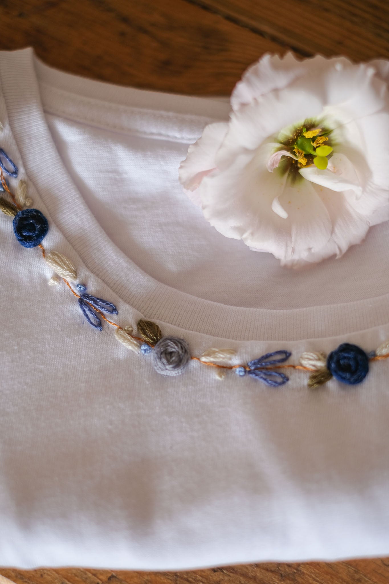 T-SHIRT RICAMI CORONCINA