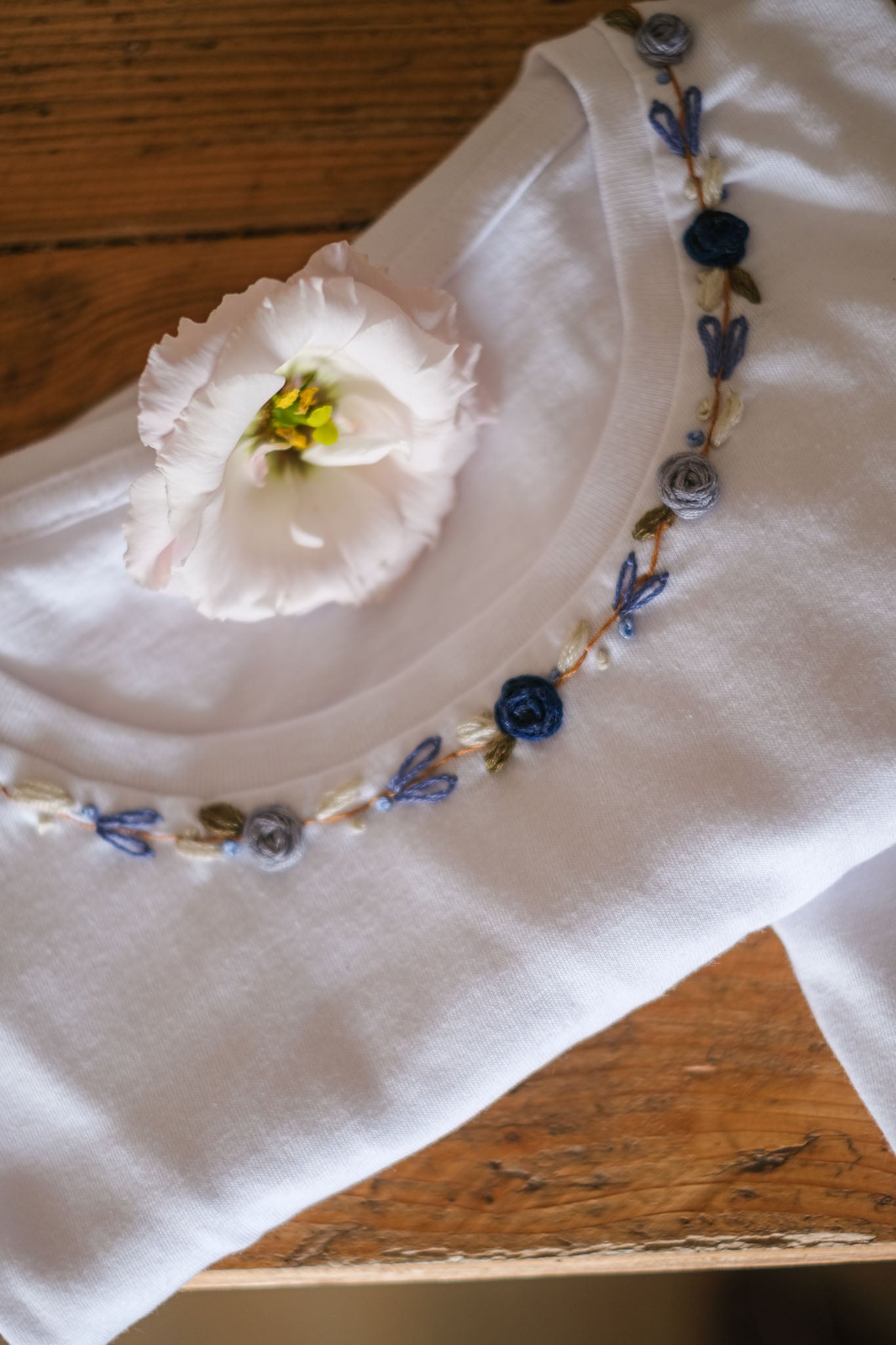 T-SHIRT RICAMI CORONCINA