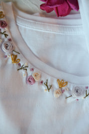 T-SHIRT RICAMI CORONCINA LILLA MALVA SENAPE