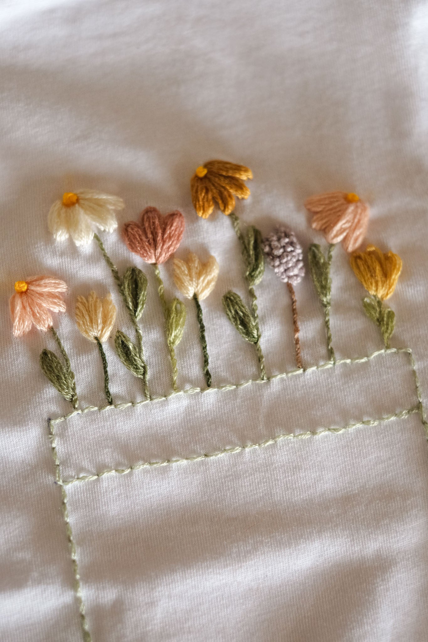 T-SHIRT RICAMI TASCHINO SALVIA