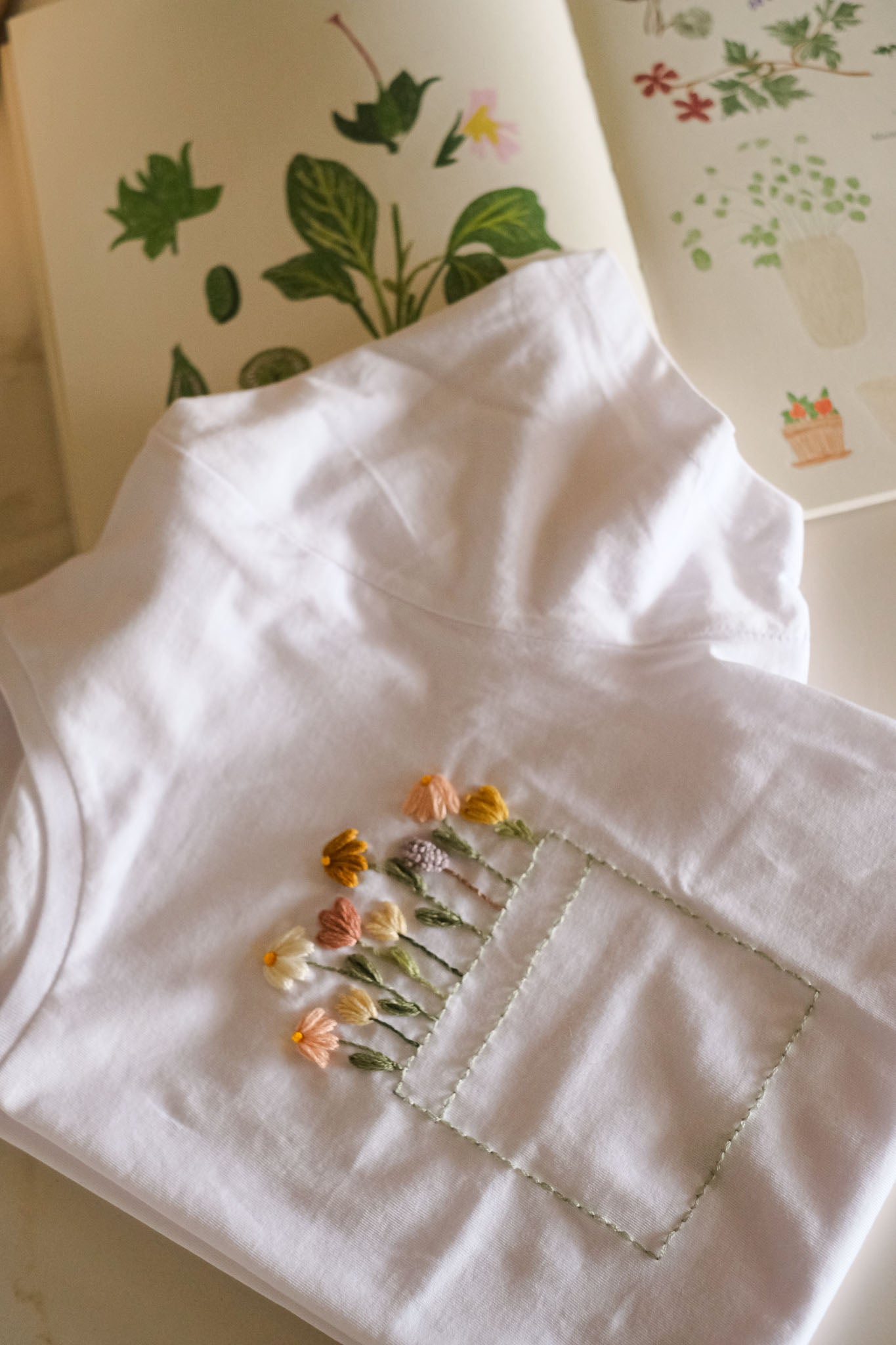 T-SHIRT RICAMI TASCHINO SALVIA
